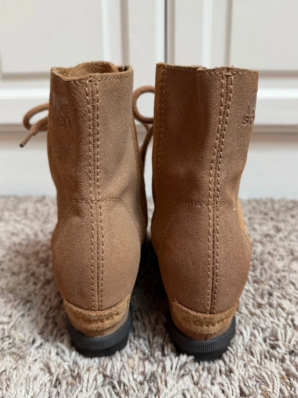 Sorel Joan of Arctic Wedge II Lace Up Boots Tan Suede Size Youth Girls 2